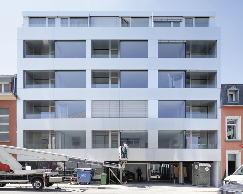 OBAN: An embodiment of densification and economic efficiency, it represents an architecture adorned with regulatory ornaments