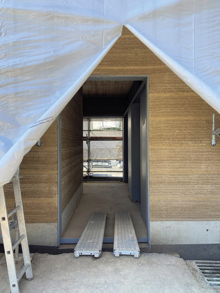 7-8	Réaménagement du cimetière de Bridel Constructions en pisé  MO : Administration Communale de Kopstal