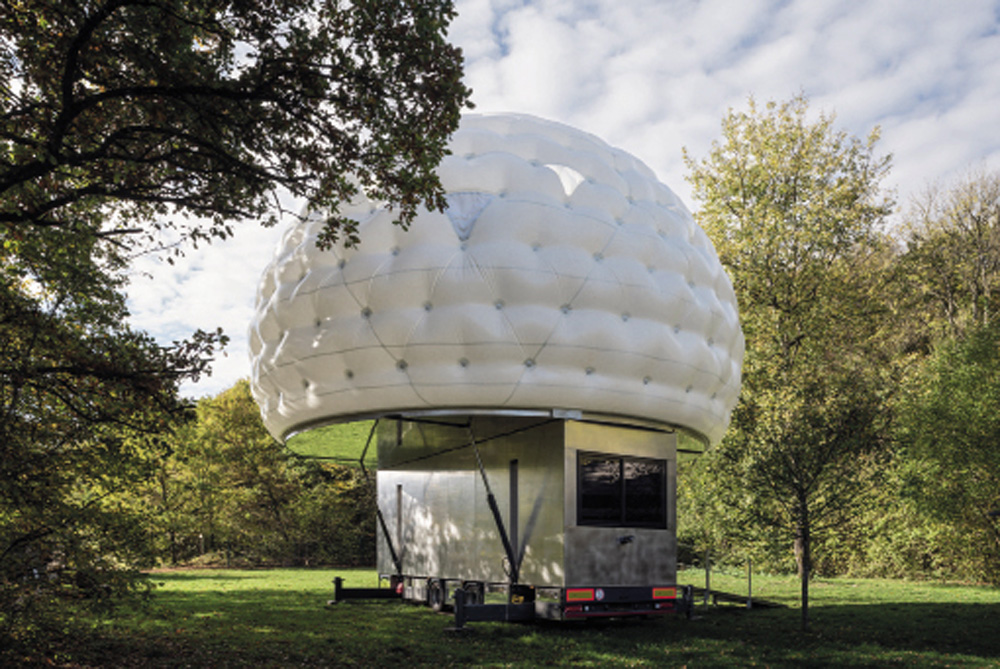E22SSPIU: Amobile sleeping hut for six, designed to immerse its occupants in the diverse contexts and environments of Esch.